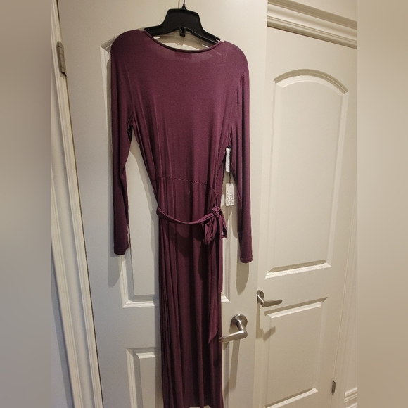 BNWT Aritzia Babaton Justice wrap dress size M - Picture 2 of 3